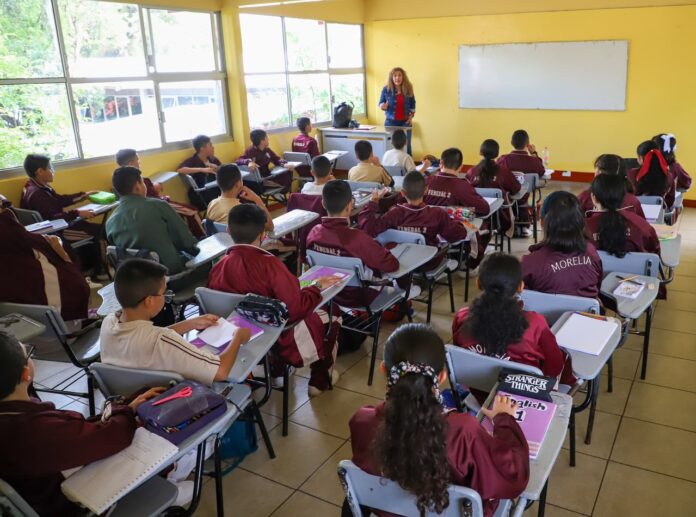 Ciclo escolar va con 1.2 millones de estudiantes y 555 docentes asignados