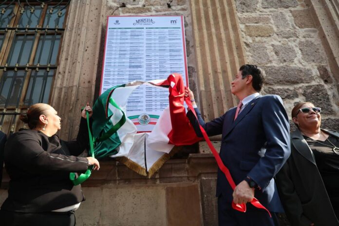 Encabeza Alfonso Martínez colocación de programa patrio