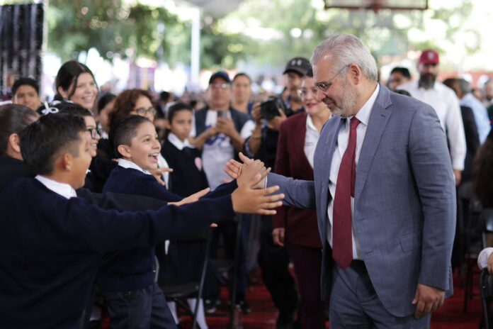 Bedolla consolida estabilidad educativa en Michoacán