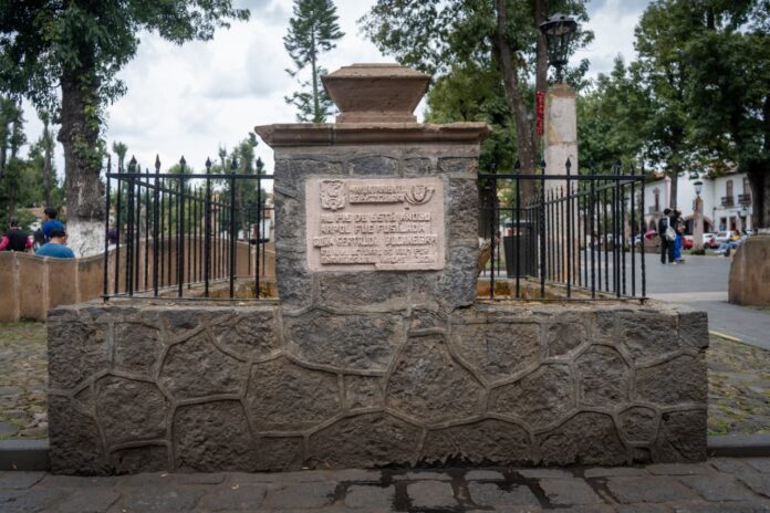 El árbol que guarda la memoria de Gertrudis Bocanegra en Pátzcuaro