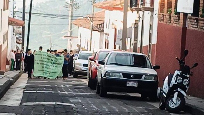 Toman CECyTEM Tacámbaro; exigen solución a falta de instalaciones