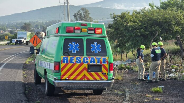 Abandonan cadáver de una mujer en Libramiento Norte de Zamora