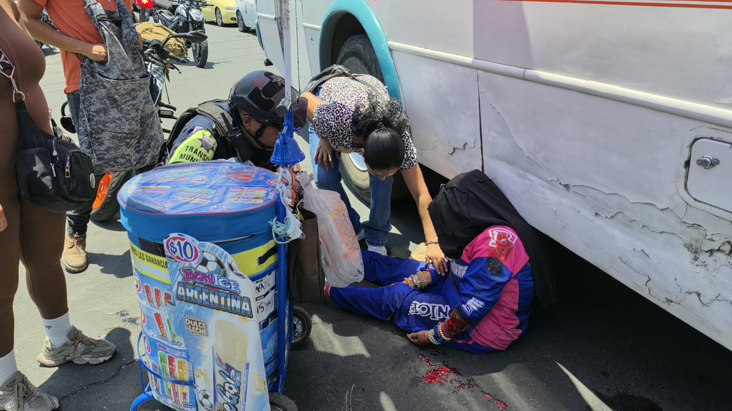 Volcadura en la Morelia y atropellamiento en Zamora dejan una mujer lesionada y daños materiales