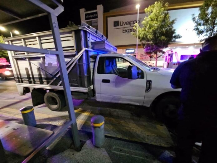 Joven motociclista lesionada tras ser impactado por camioneta