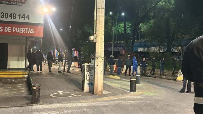 Policías vestidos de civiles vuelven a resguardar obras del Morebús