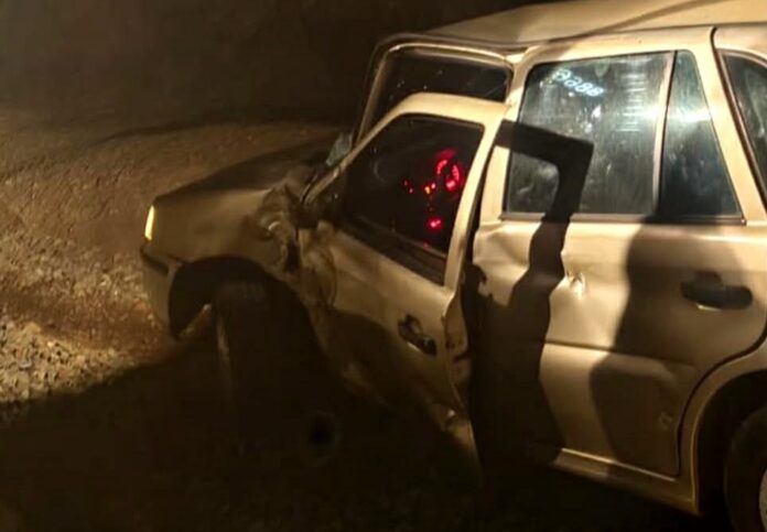Michoacán, tren embiste auto