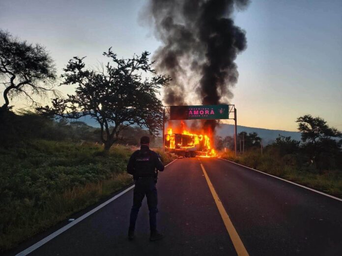 Michoacán, de nuevo narcobloqueos