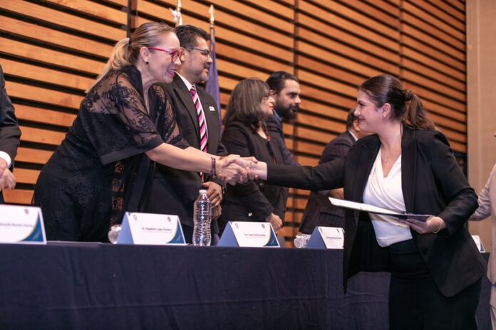 Pide Yarabí a egresados de posgrado poner su talento al servicio de la sociedad
