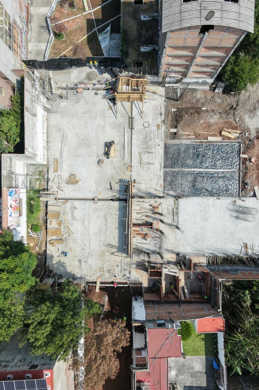 Avanza construcción del Centro Cultural y de Convenciones en la Plaza de la Paz