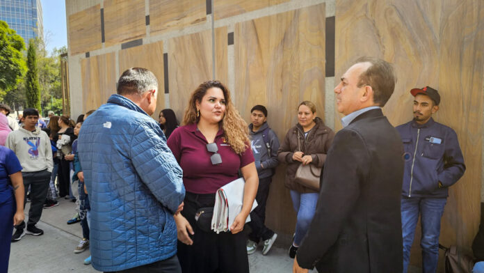 Atención al Migrante Facilita Trámite de Pasaporte Americano a 23 Personas
