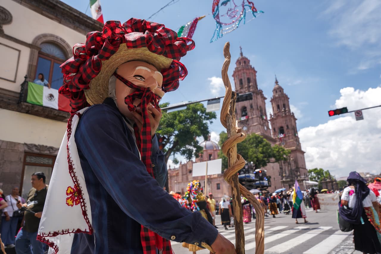 Más de 4 mil artesanos toman las calles de Morelia para celebrar su día