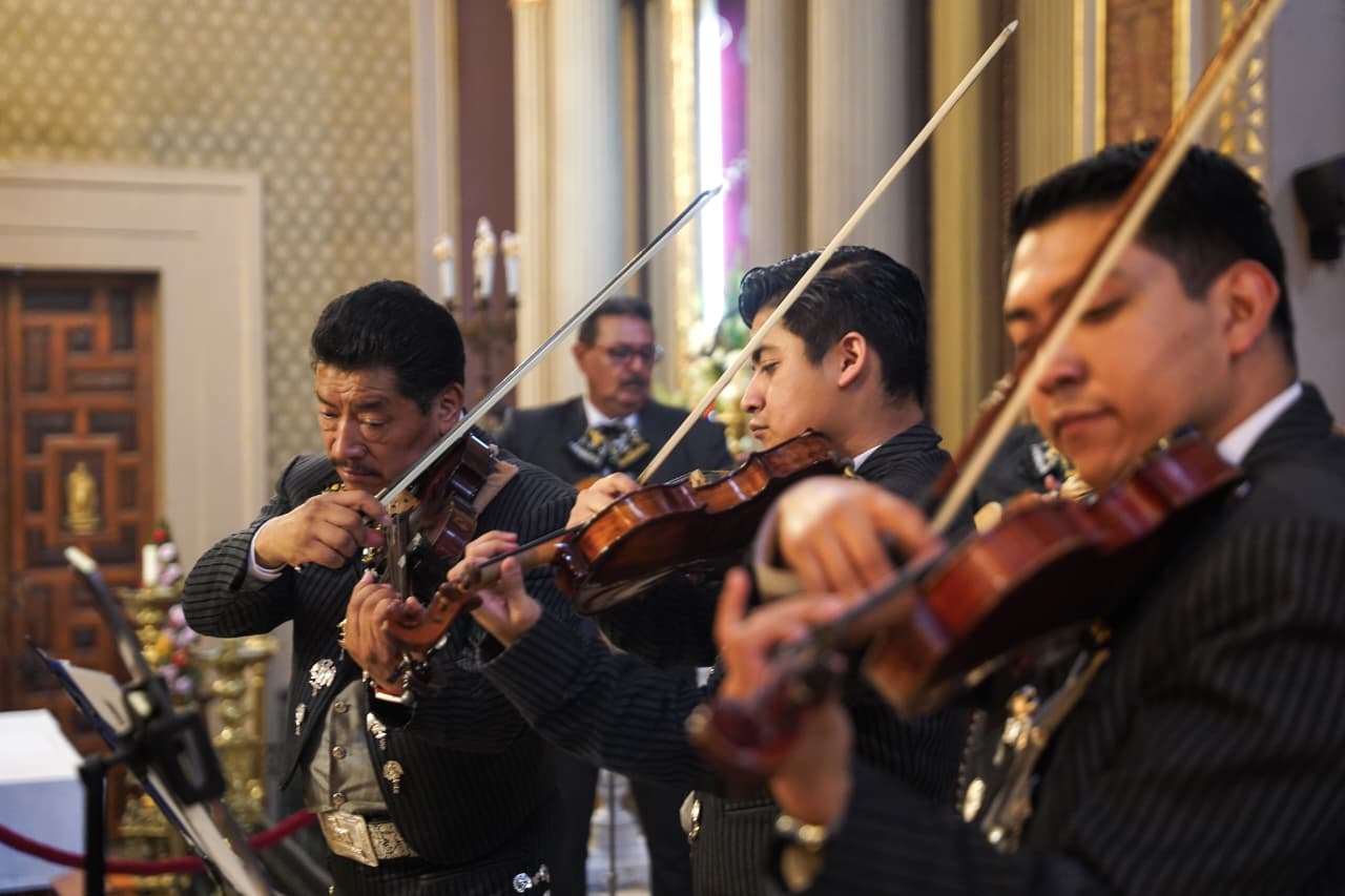 Con mariachi, recuerdan a los héroes de la donación en Catedral de Morelia