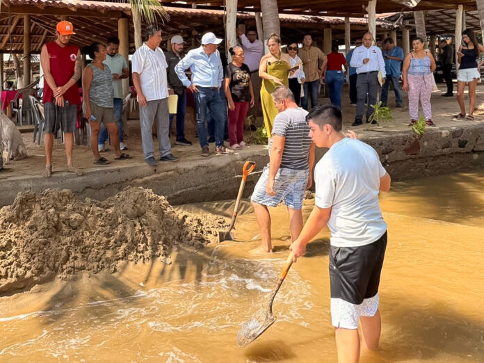 Evalúan daños en playas de Lázaro Cárdenas tras paso del huracán