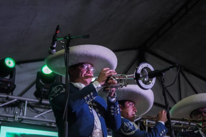 ¡Échale, mariachi! Plaza Valladolid se llena de música mexicana en la clausura del festival