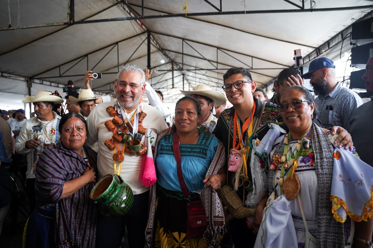 Michoacán reconoce a quienes mantienen vivos sus oficios artesanales