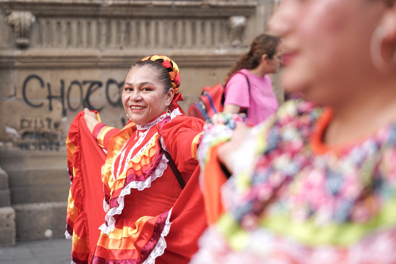 Ballet Folklórico de Michoacán celebra 68 años con desfile en el Centro de Morelia