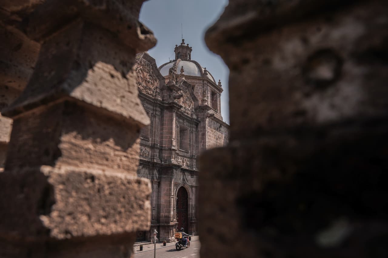 ¿Dragones o caimanes? Las gárgolas que vigilan Morelia desde las alturas
