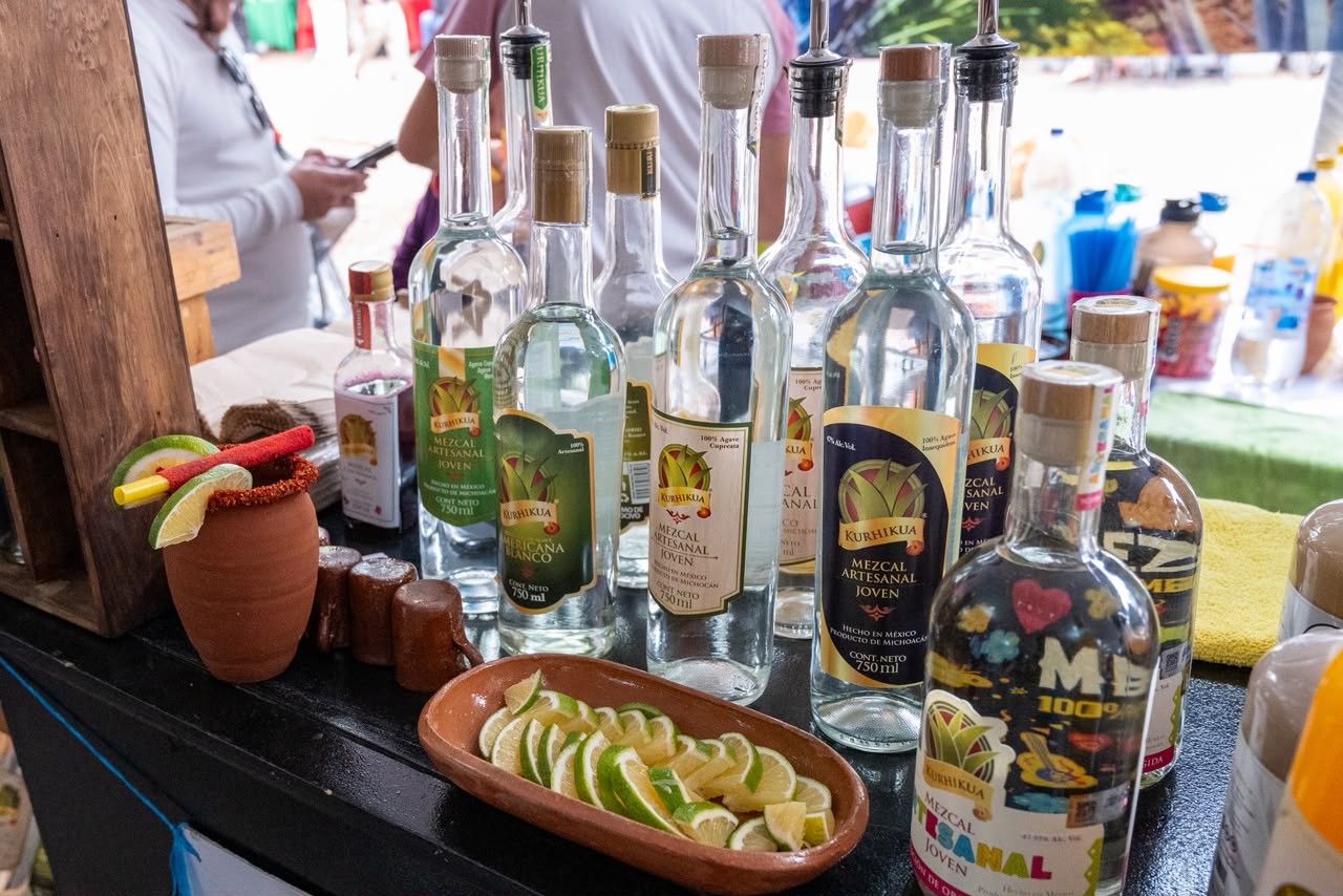 Mezcaliza transforma CECONEXPO en sabores, música y tradición michoacana