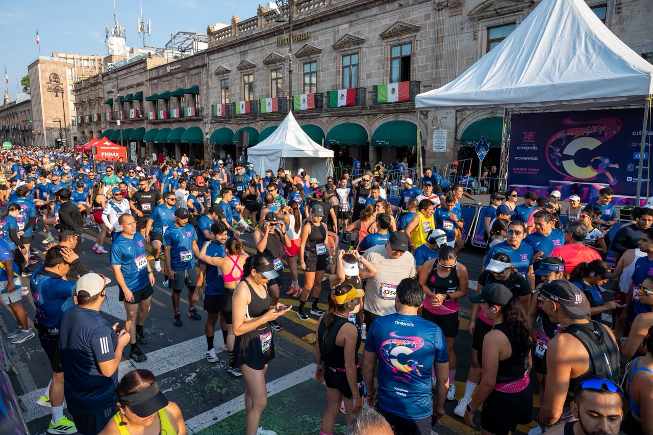 Más de 4 mil corredores convierten Morelia en una gran pista de cine