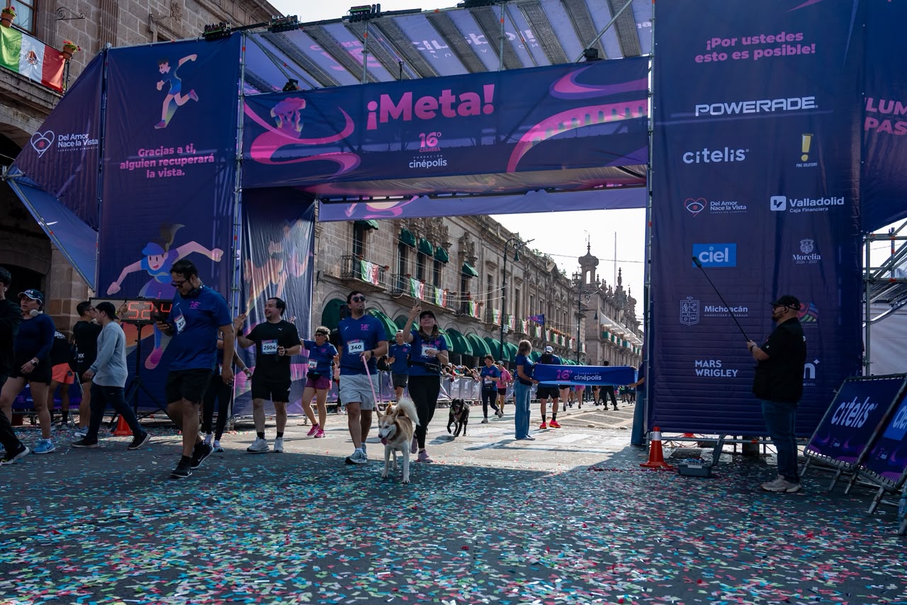 Más de 4 mil corredores convierten Morelia en una gran pista de cine