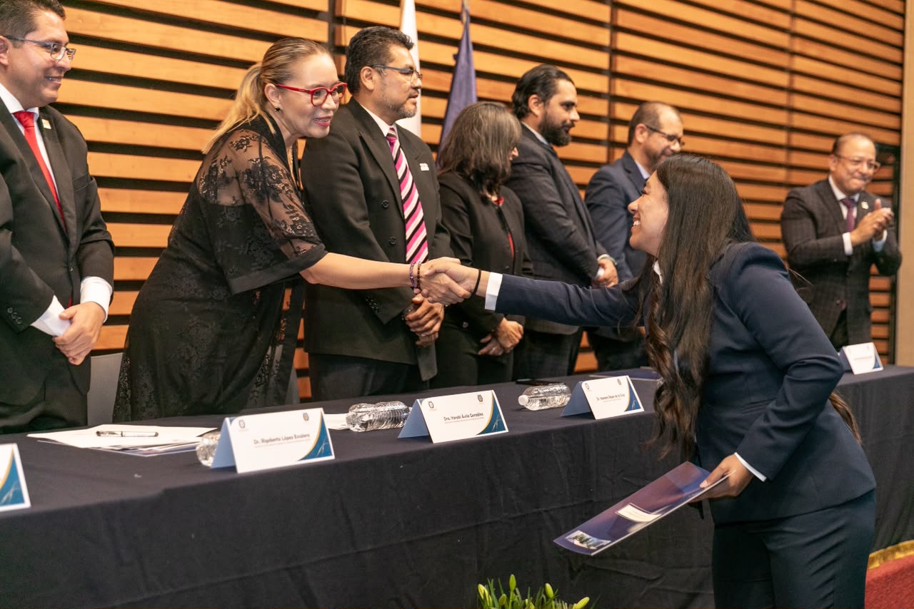Pide Yarabí a egresados de posgrado poner su talento al servicio de la sociedad