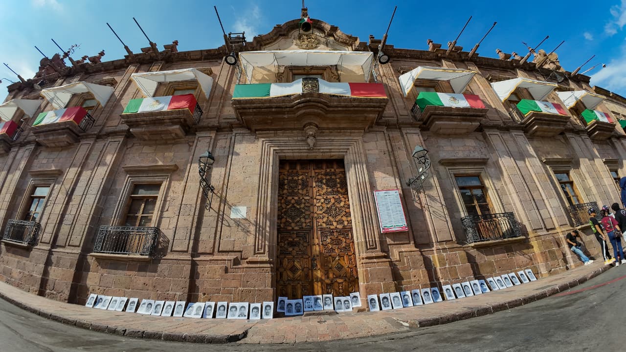 A 12 años de la desaparición de los 43 de Ayotzinapa, normalistas marchan en Morelia