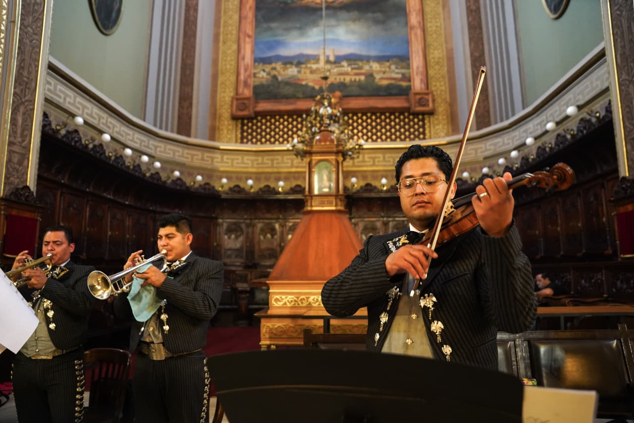 Con mariachi, recuerdan a los héroes de la donación en Catedral de Morelia