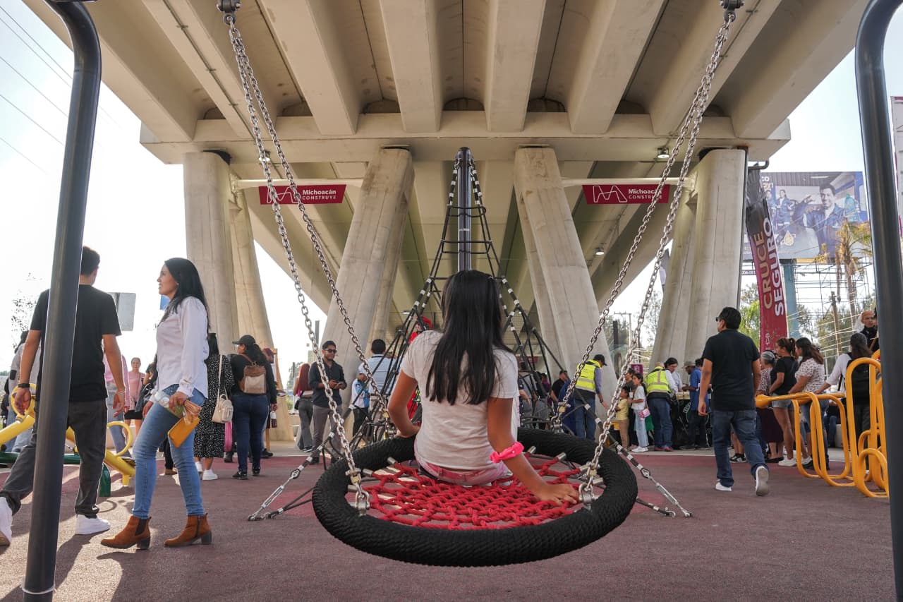 Con el tren de testigo, Morelia inaugura nuevo paso ferroviario de más de 300 mdp