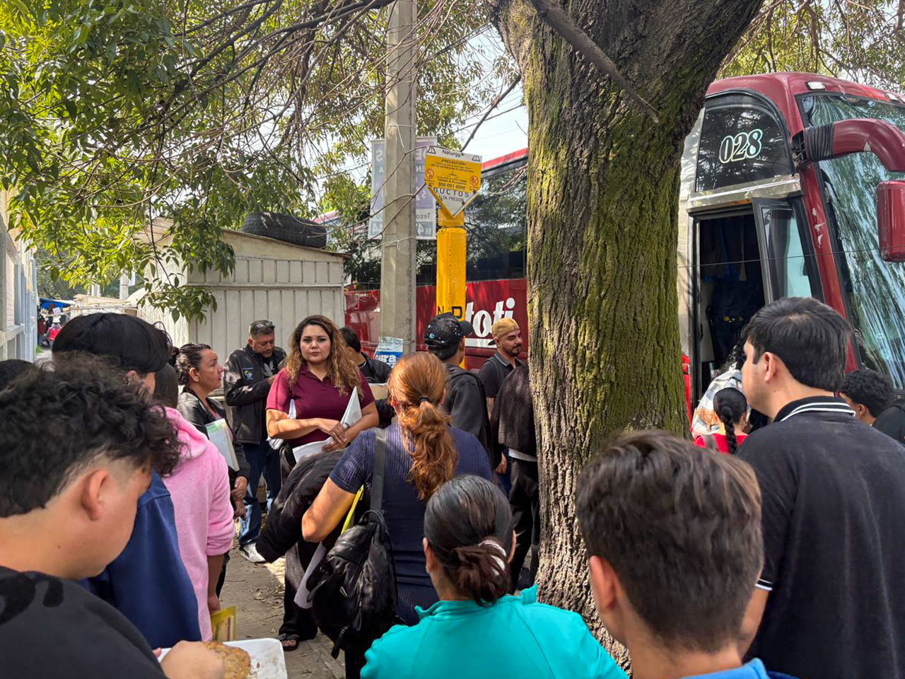 Atención al Migrante Facilita Trámite de Pasaporte Americano a 23 Personas