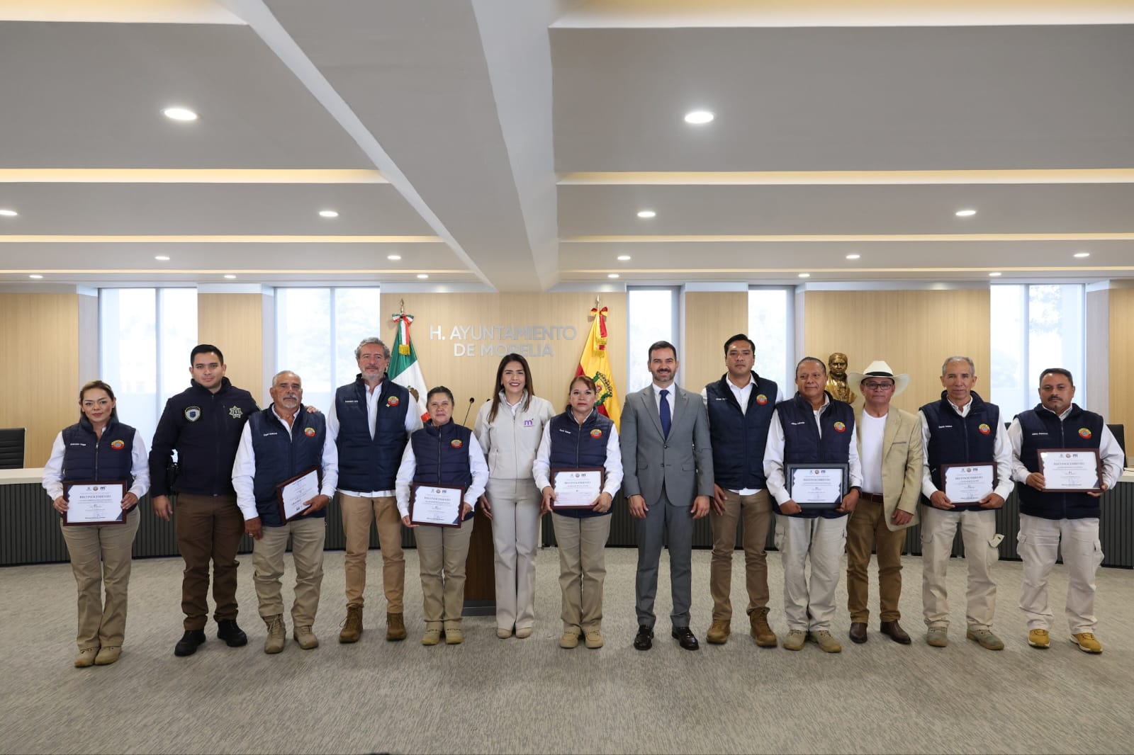 Gobierno de Morelia reconoce a elementos de Protección Civil y Bomberos