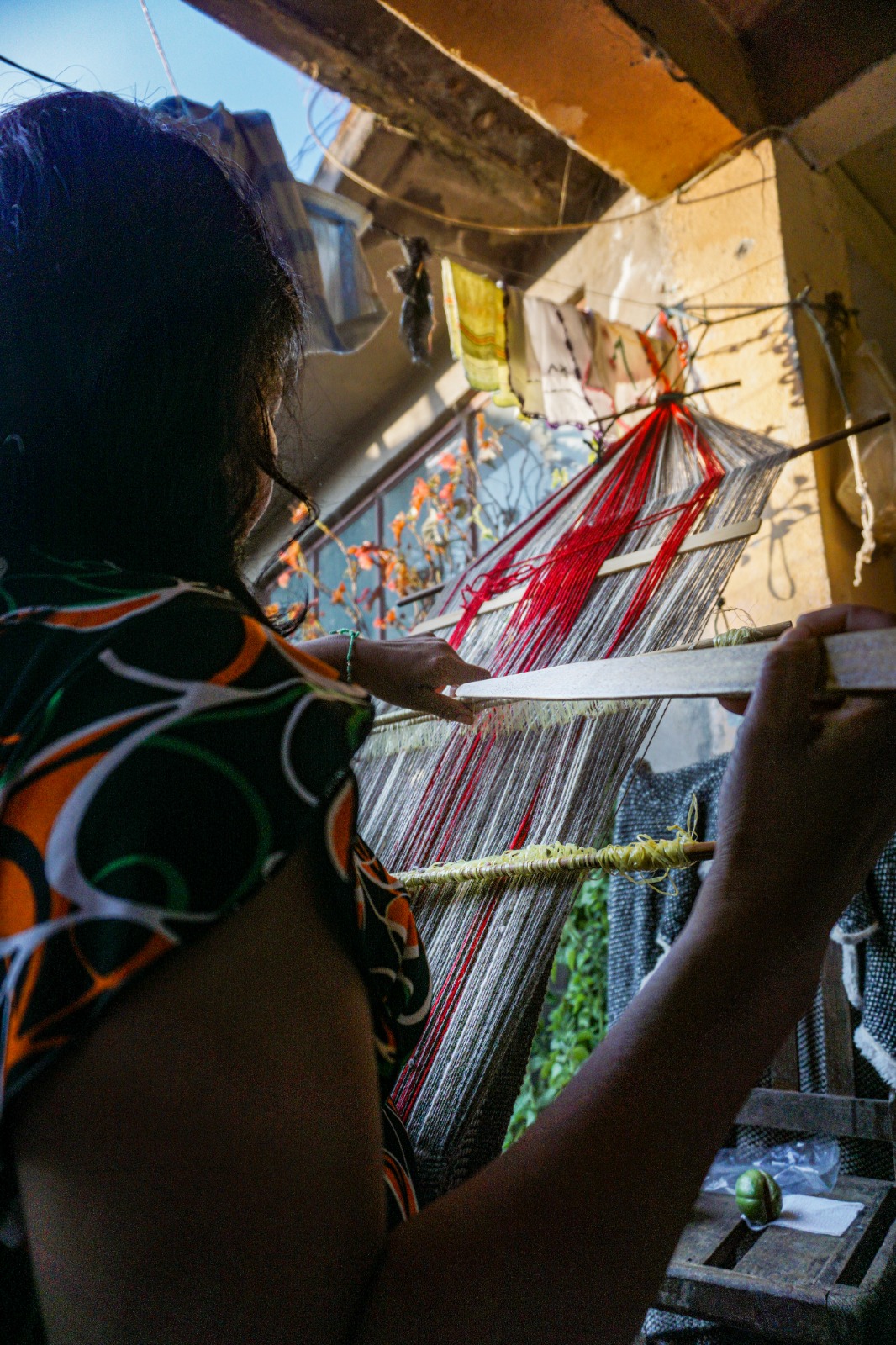 Entre hilos y memoria, María Nolasco preserva el arte de tejer en Michoacán