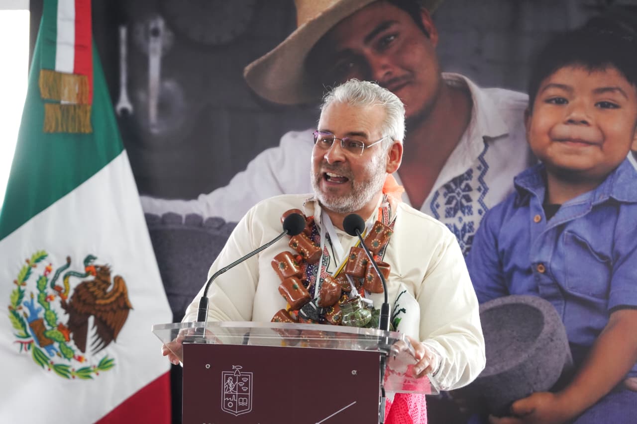Michoacán reconoce a quienes mantienen vivos sus oficios artesanales