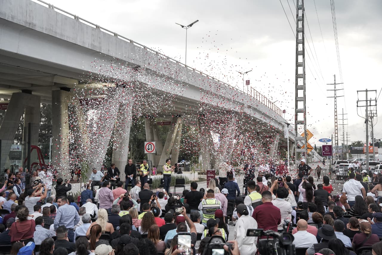 Con el tren de testigo, Morelia inaugura nuevo paso ferroviario de más de 300 mdp