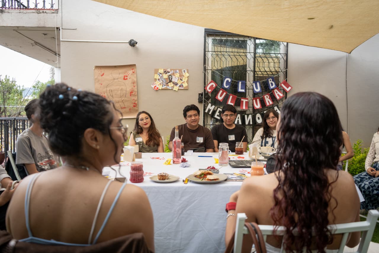 Dos jóvenes y una idea para mirar la cultura de otra manera