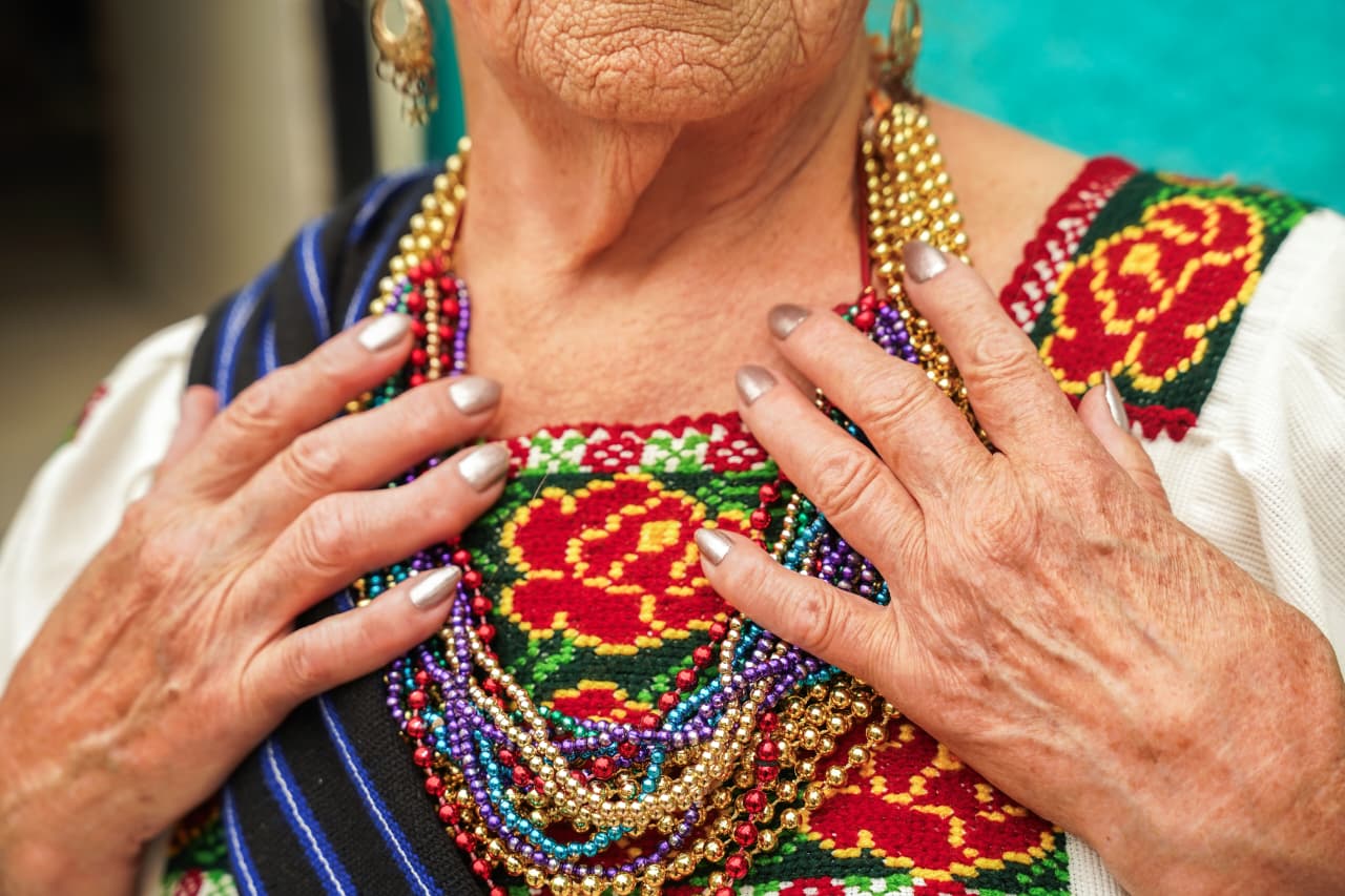 Nena baila contra el tiempo; 84 años y 20 de seguir moviendo las piernas