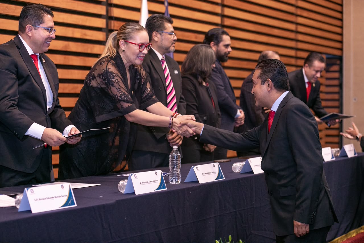 Pide Yarabí a egresados de posgrado poner su talento al servicio de la sociedad