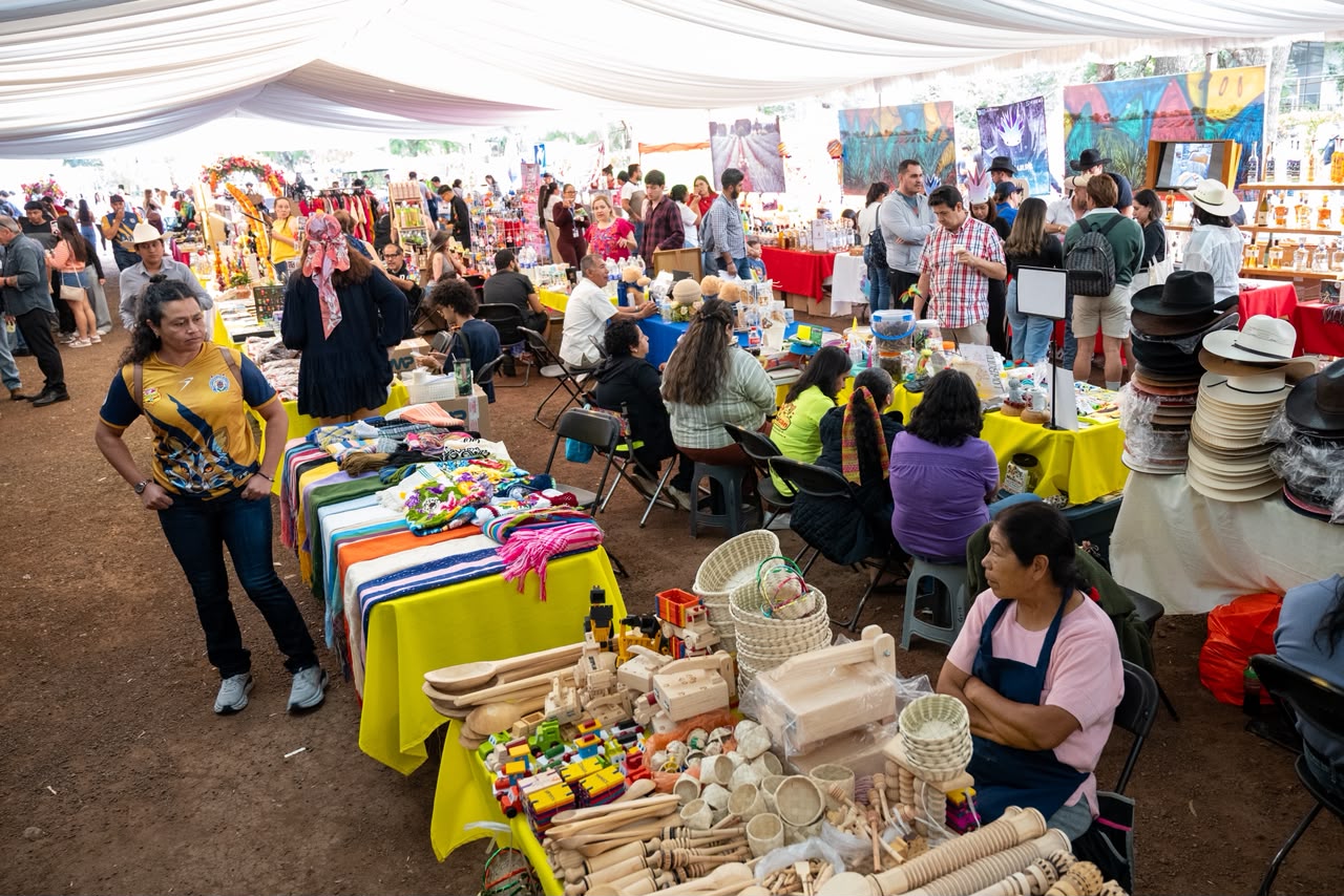 Mezcaliza transforma CECONEXPO en sabores, música y tradición michoacana