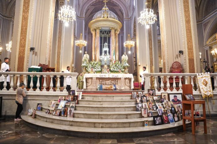 Con mariachi, recuerdan a los héroes de la donación en Catedral de Morelia
