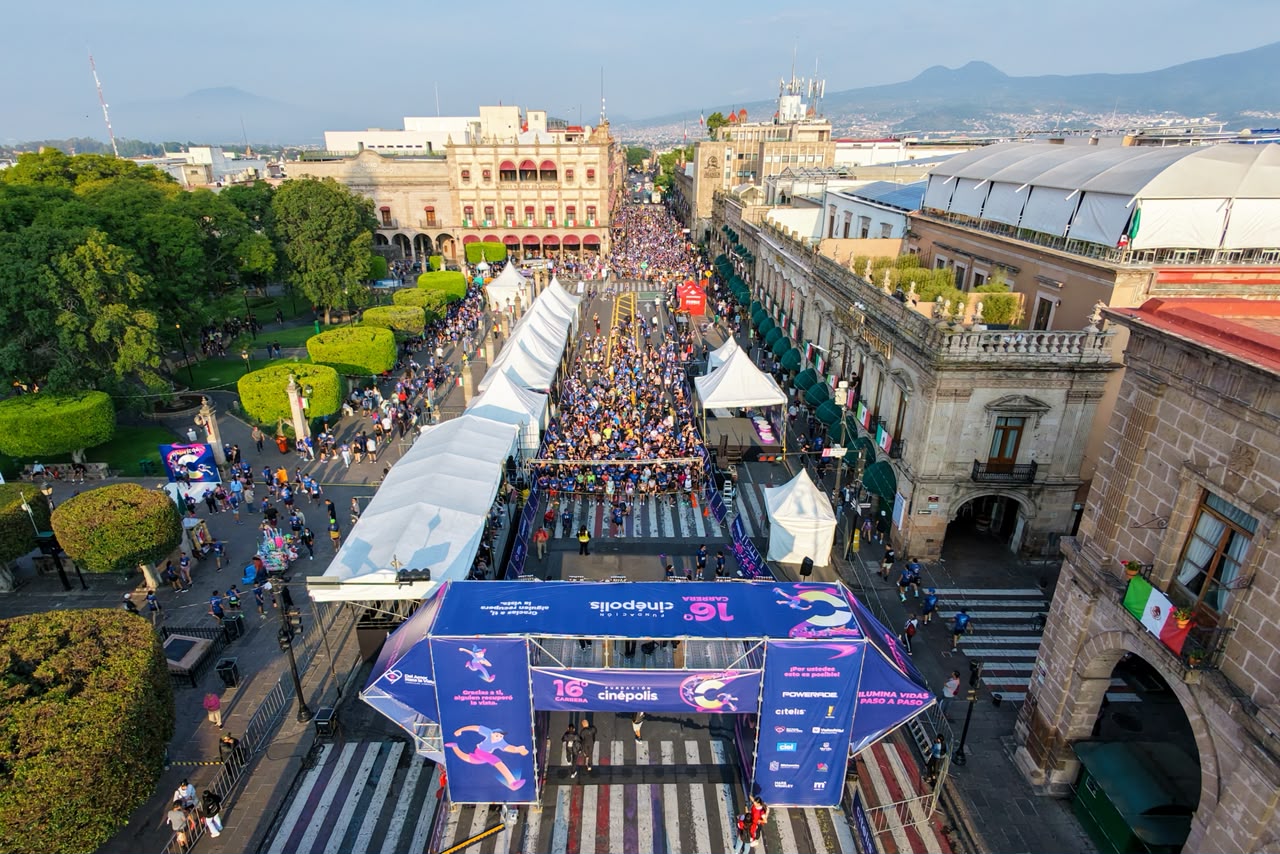 Más de 4 mil corredores convierten Morelia en una gran pista de cine