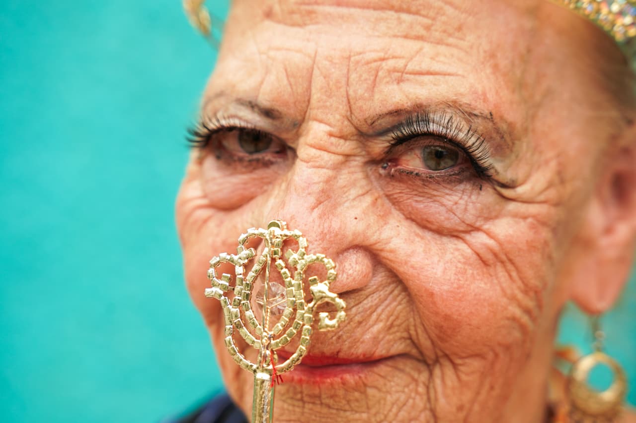 Nena baila contra el tiempo; 84 años y 20 de seguir moviendo las piernas