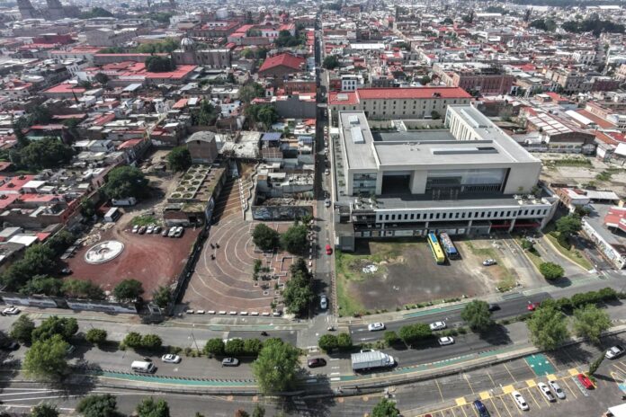 Avanza construcción del Centro Cultural y de Convenciones en la Plaza de la Paz
