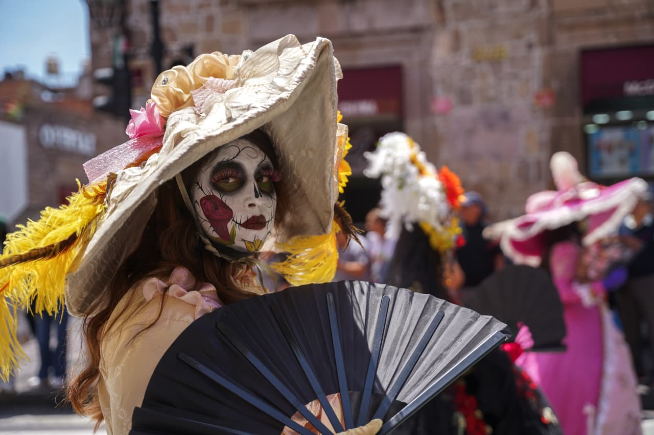 Más de 4 mil artesanos toman las calles de Morelia para celebrar su día