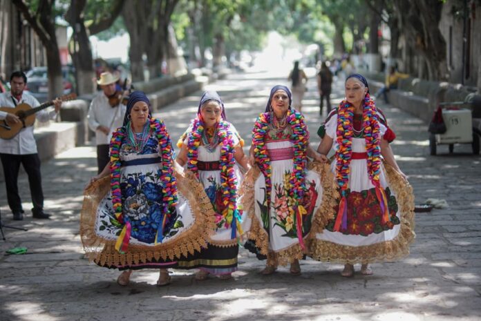Alma Purépecha lleva música y danzas tradicionales a la Calzada San Diego