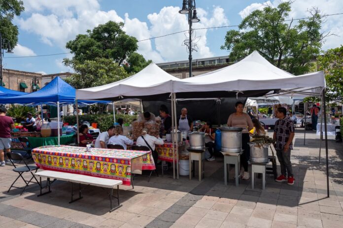 Sabores, artesanías y emprendimientos llenan el corazón de Morelia