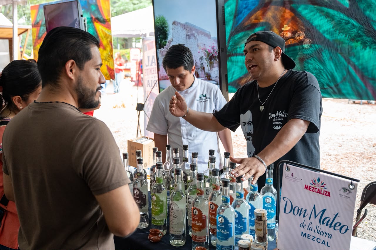 Mezcaliza transforma CECONEXPO en sabores, música y tradición michoacana