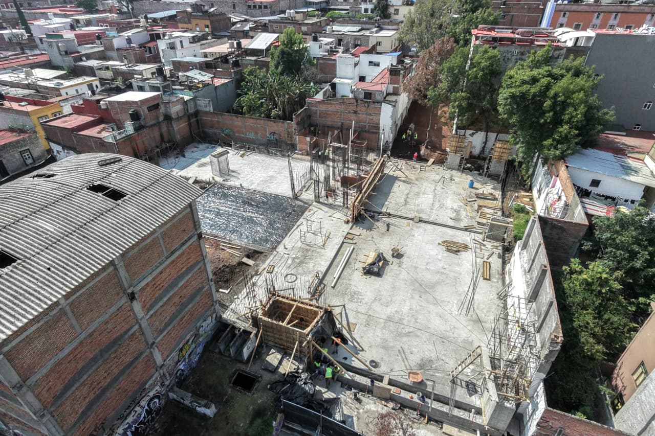 Avanza construcción del Centro Cultural y de Convenciones en la Plaza de la Paz
