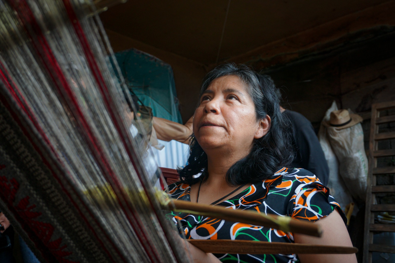 Entre hilos y memoria, María Nolasco preserva el arte de tejer en Michoacán