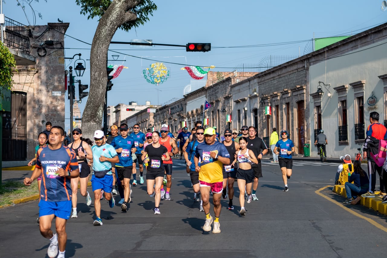 Más de 4 mil corredores convierten Morelia en una gran pista de cine