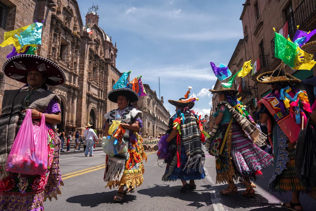 Más de 4 mil artesanos toman las calles de Morelia para celebrar su día