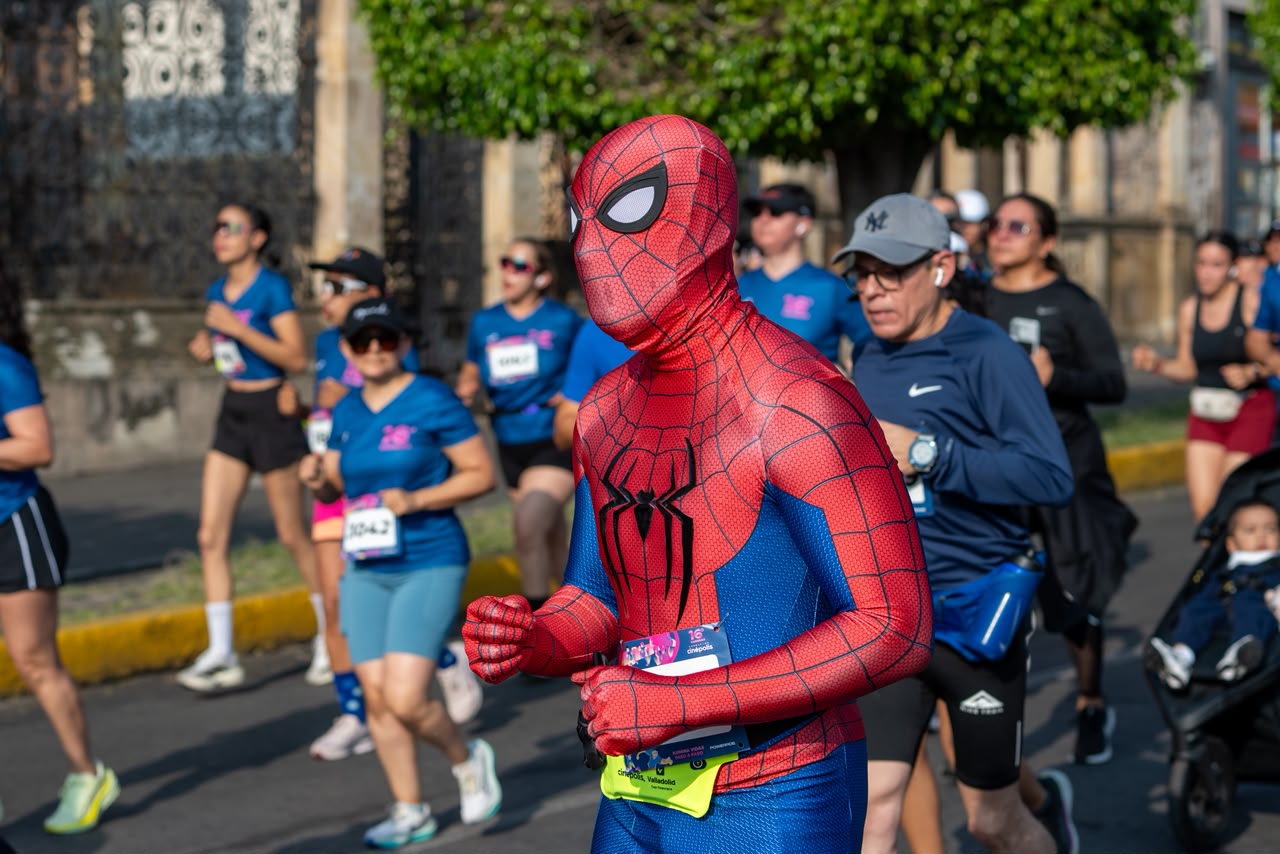 Más de 4 mil corredores convierten Morelia en una gran pista de cine
